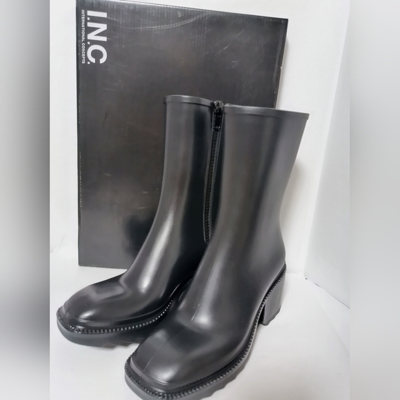 New Black Rain Boots / Size 9 - Picture 7 of 8